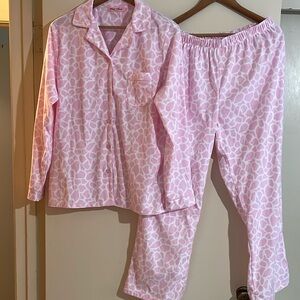 WHITE MARK Pink & White giraffe pattern Ladies Pajama Set Size:L MINT Condition